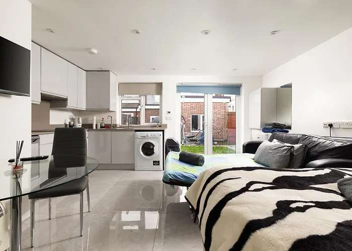 Beautiful Garden Studio Nw4