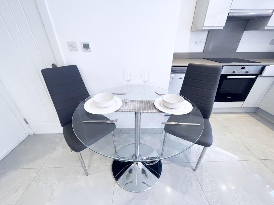 Beautiful Garden Nw4 Apartment *